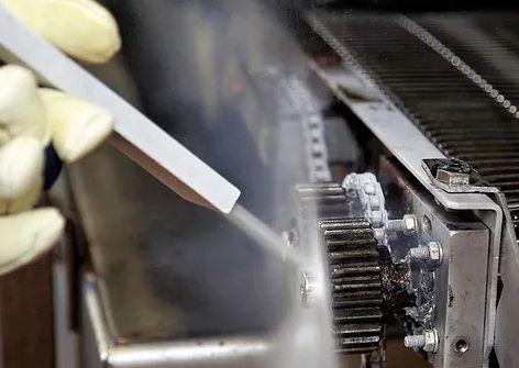 Tørrisblåsing: Naturlig førstevalg i industri, bygg og restaurering