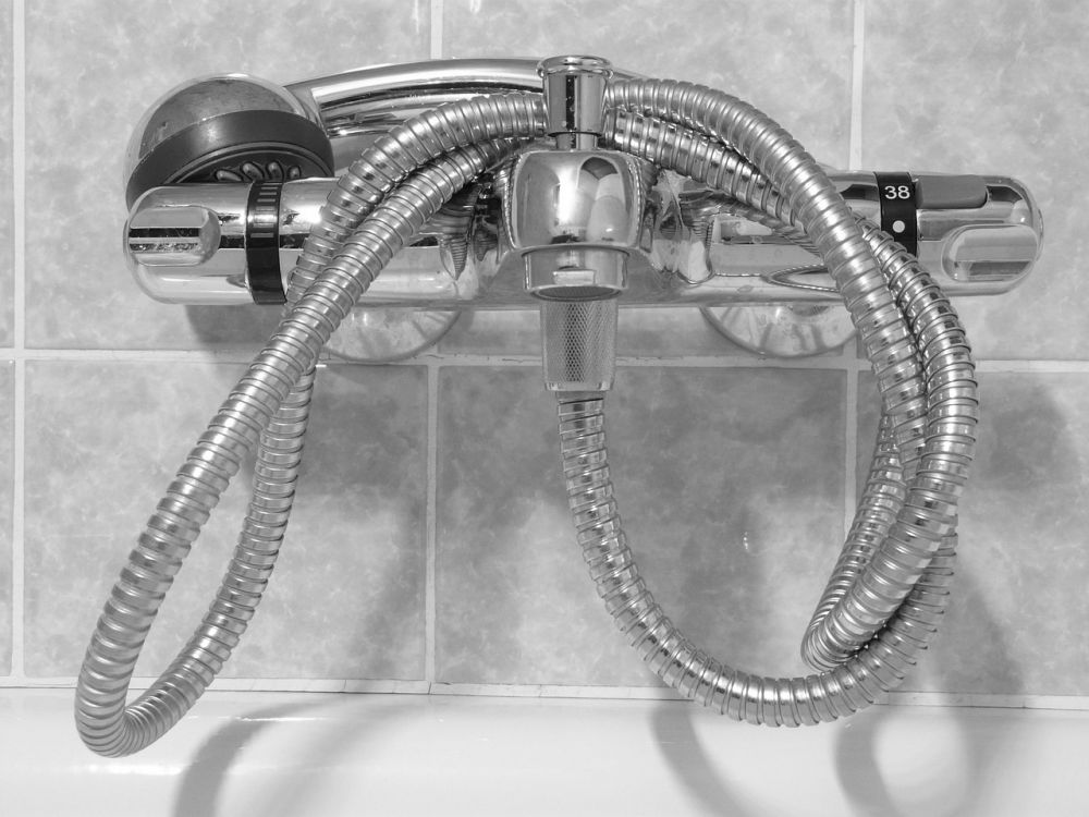 Takdusj  praktisk luksus på badet