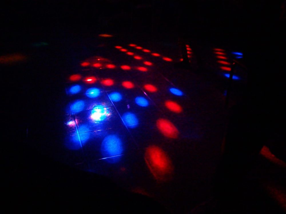 Silent disco utleie  slik skaper du din egen stille fest